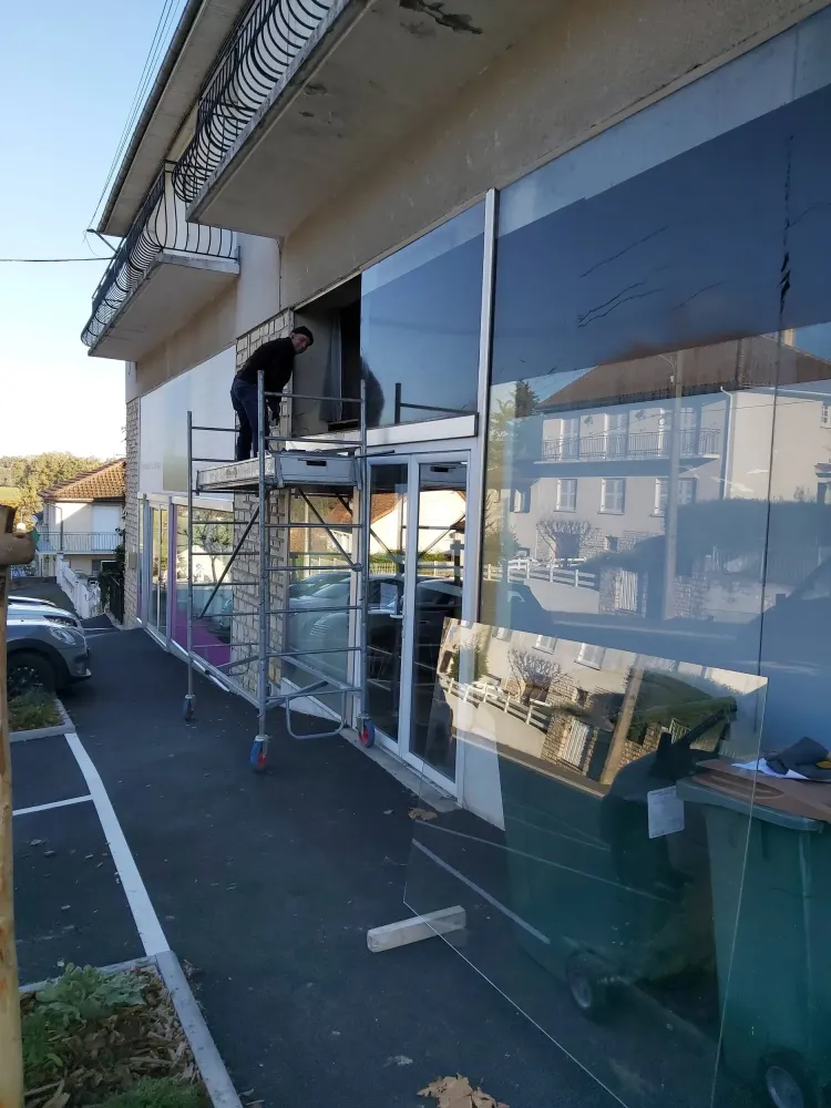 Installation et réparation de vitre cassée à Sanilhac